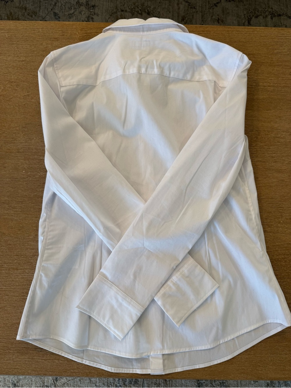 Women’s size 6 White Button-Down Dress Shirt - Banana Republic - Picture 2 of 6